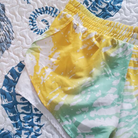 Fabletics Latrice Short Yellow Green Tie Dye Print Shorts Womens Medium Athletic - Picture 8 of 16